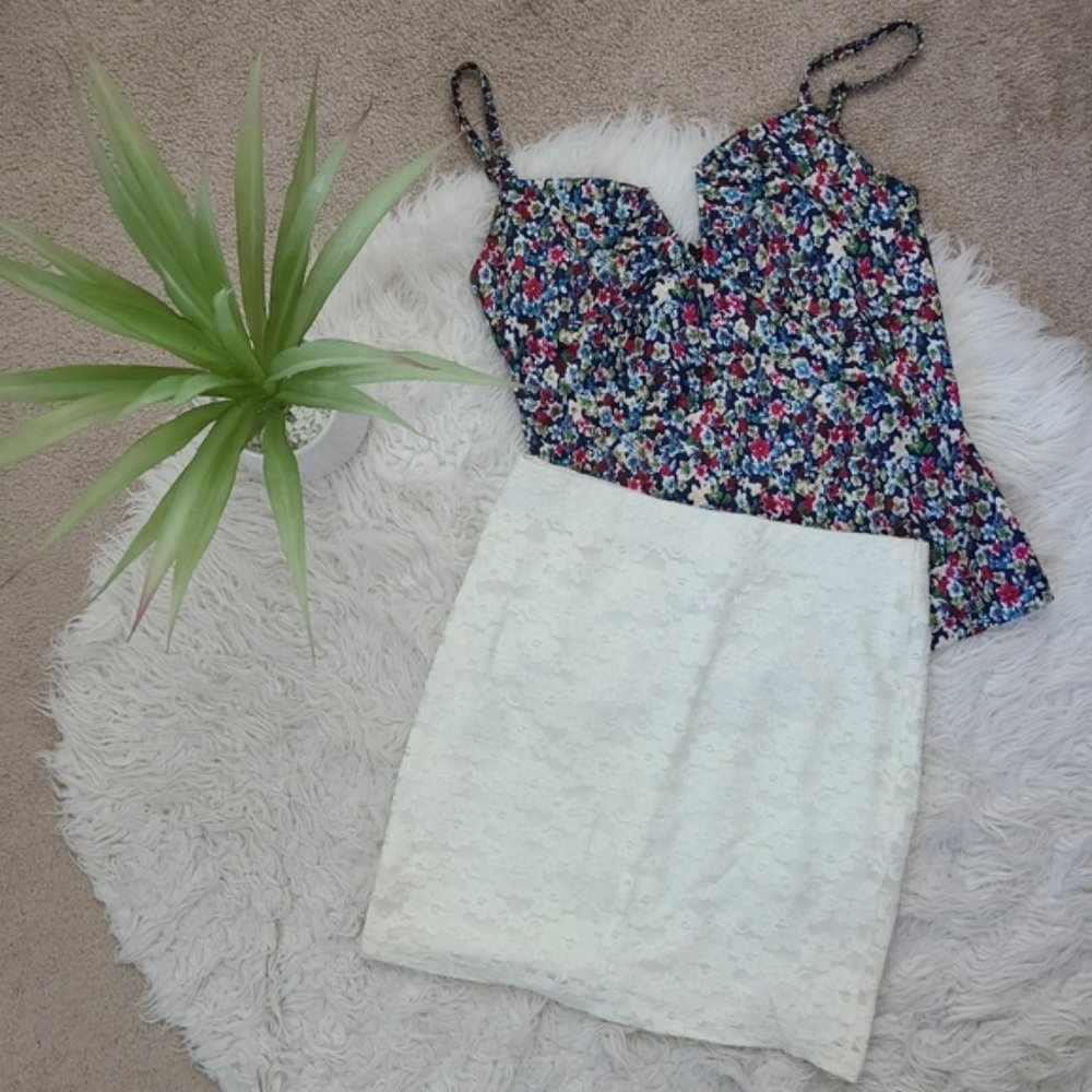 White lace bodycon mini sheath skirt